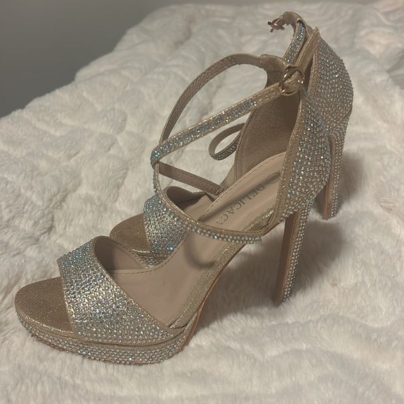 Gorgeous elegant shiny heels - Picture 2 of 4